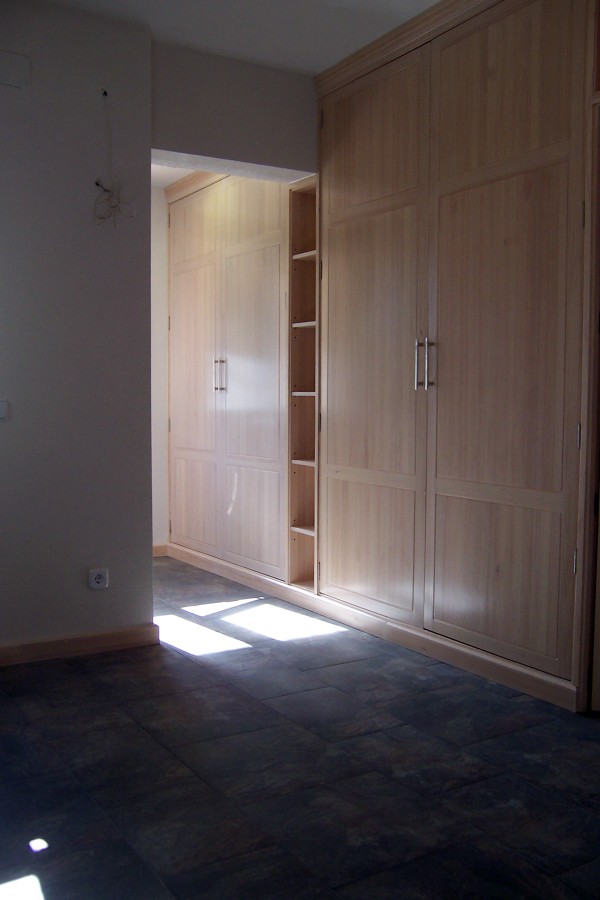 Armario a modo de tabique entero