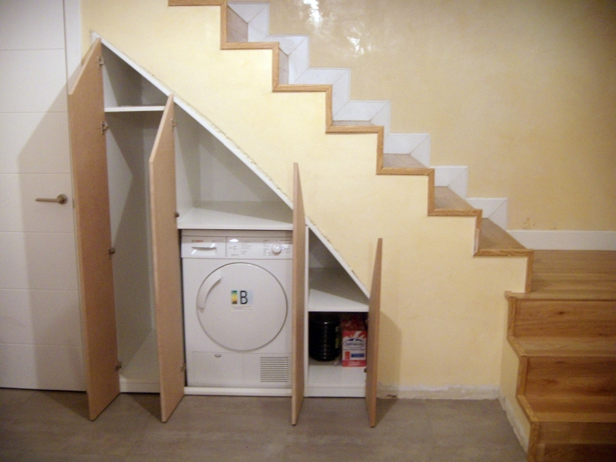 Armario bajo escalera