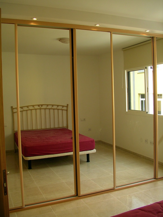 Armario con Puerta de Corredera y Espejo