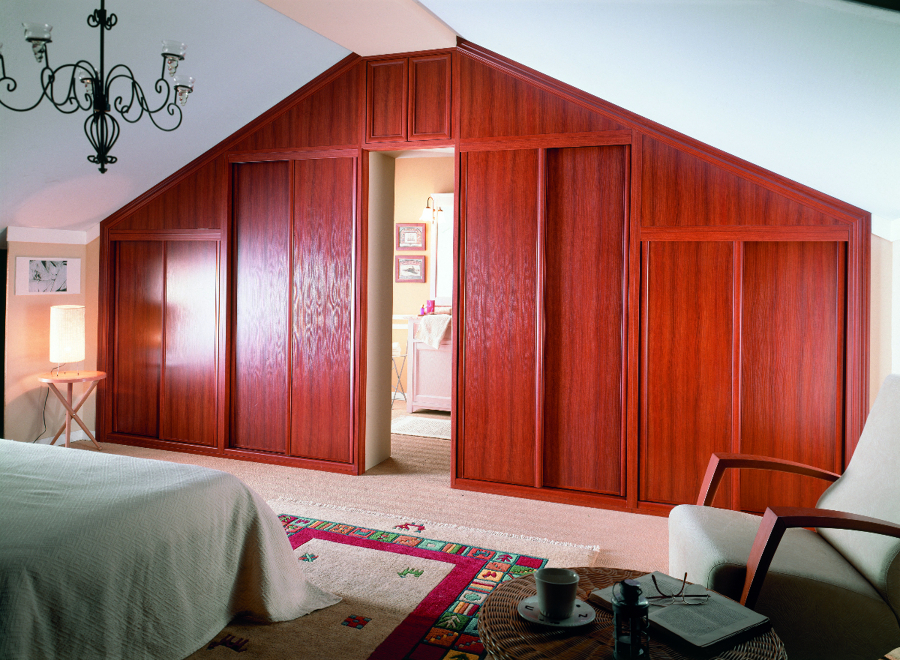 Armario corredera rechapado sapelly en caida