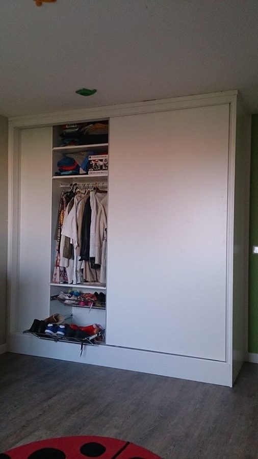 Armario corredero lacado en blanco