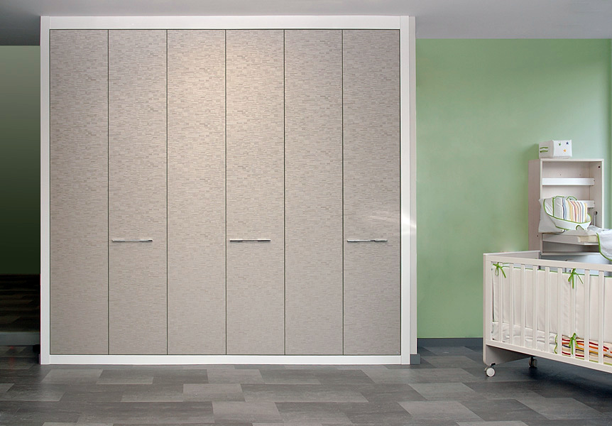 Armario de puertas plegable Serie Zafiro.