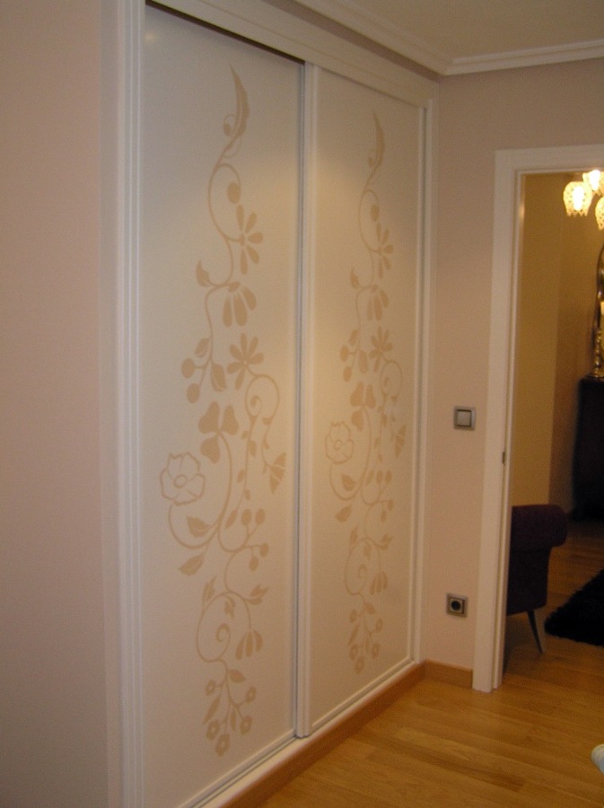 ARMARIO EMPOTRADO CON VINILO