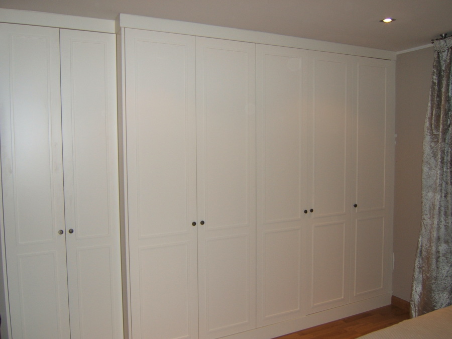 armario lacado con moldura