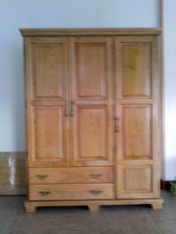 ARMARIO MACIZO EN CASTAÑO