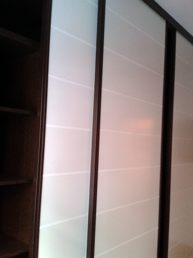 armario puerta coredera  wenge y blanco