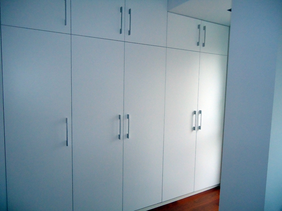 armario puertasl lisas lacadas en blanco