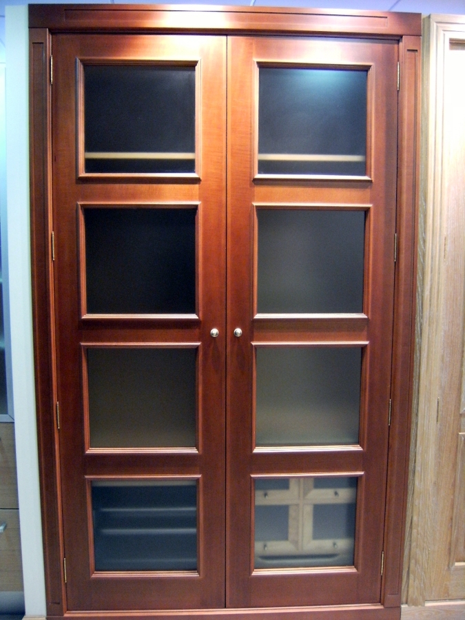 Armario revestimiento y puertas en color cerezo