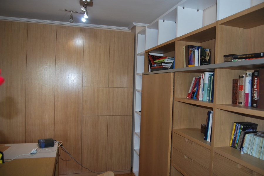 ARMARIO ROBLE BLANQUECINO Y ESTANTERIA BLANCA 