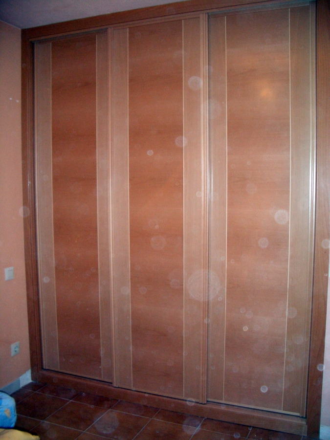 ARMARIO TRES HOJAS HAYA VAPORIZADA