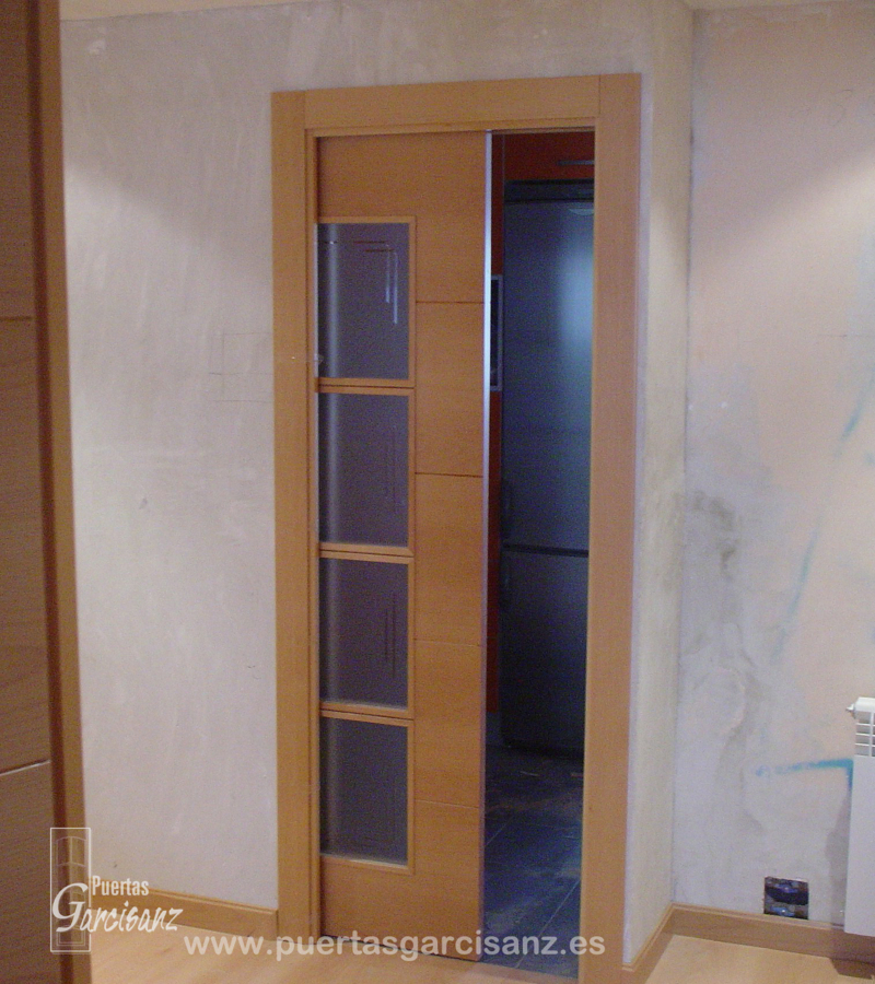 Puerta corredera embutida en cassoneto