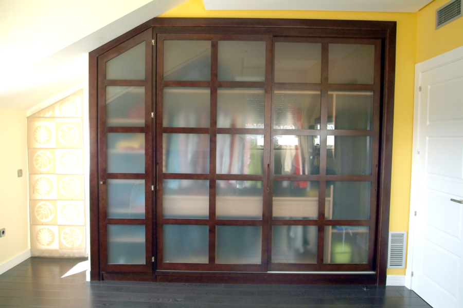 Arnario en Block con puerta abatible y corredera.