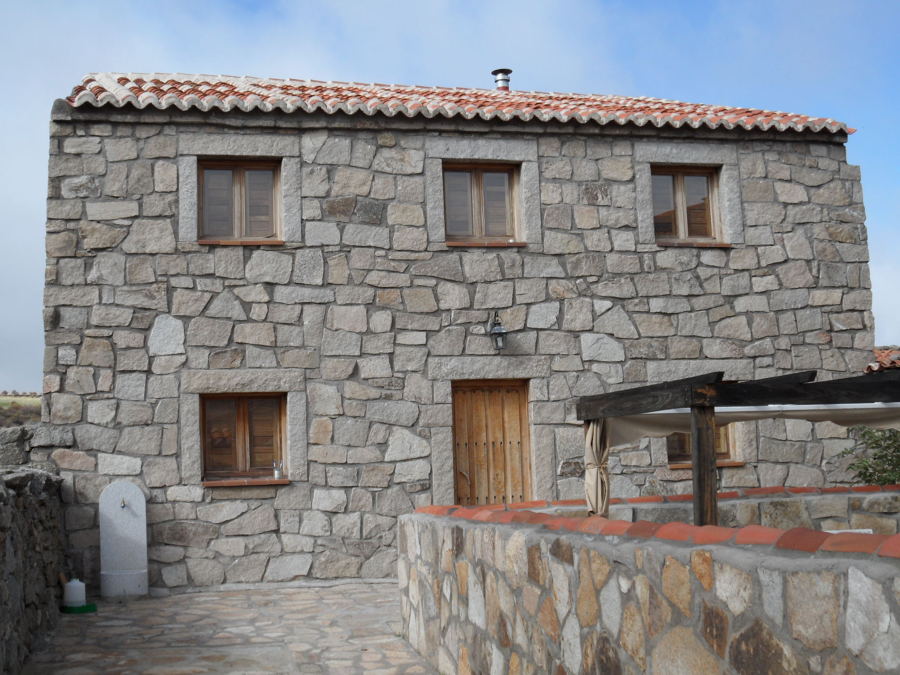 ARREGLO DE FACHADA Y TEJADO