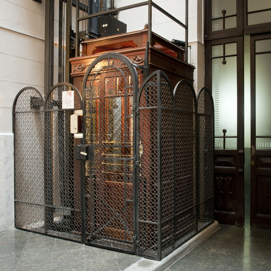 ASCENSOR ANTIGUO REFORMADO