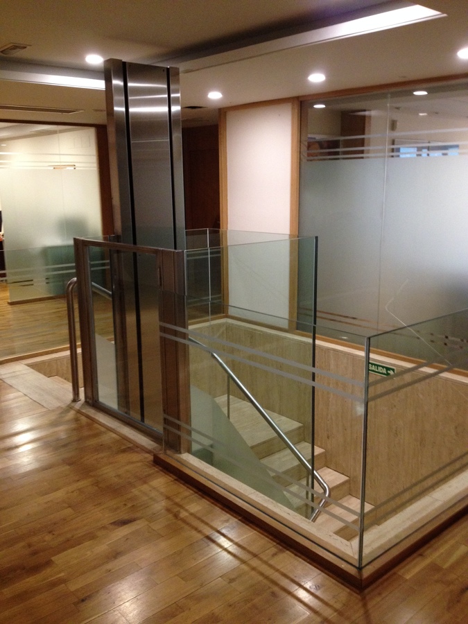 ASCENSOR EN OFICINAS