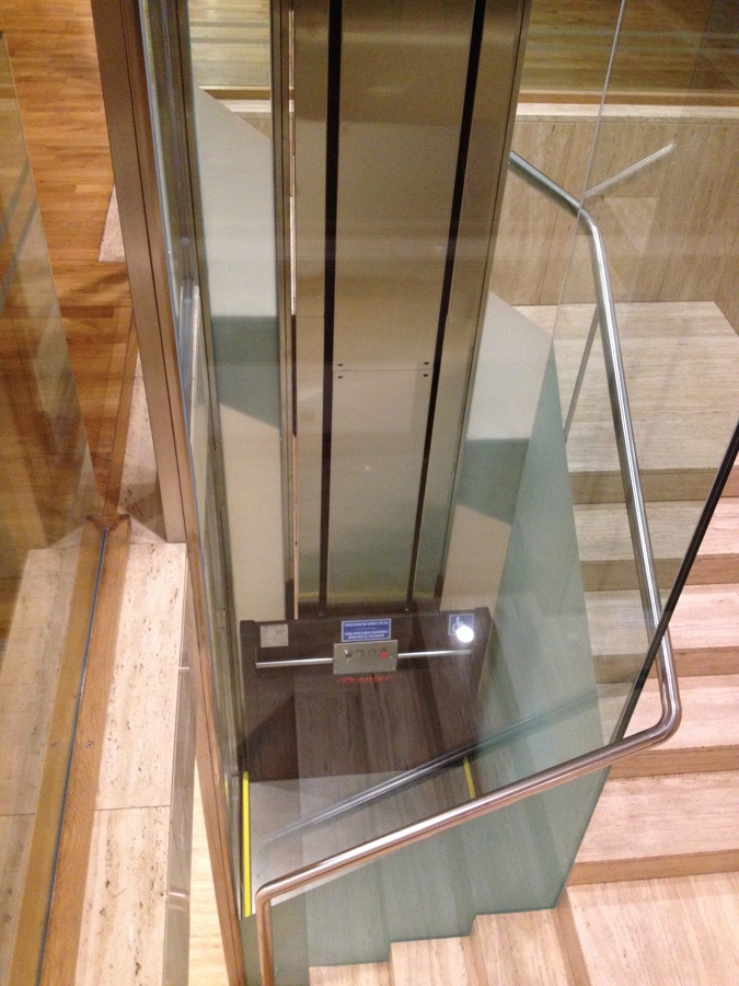ASCENSOR EN OFICINAS