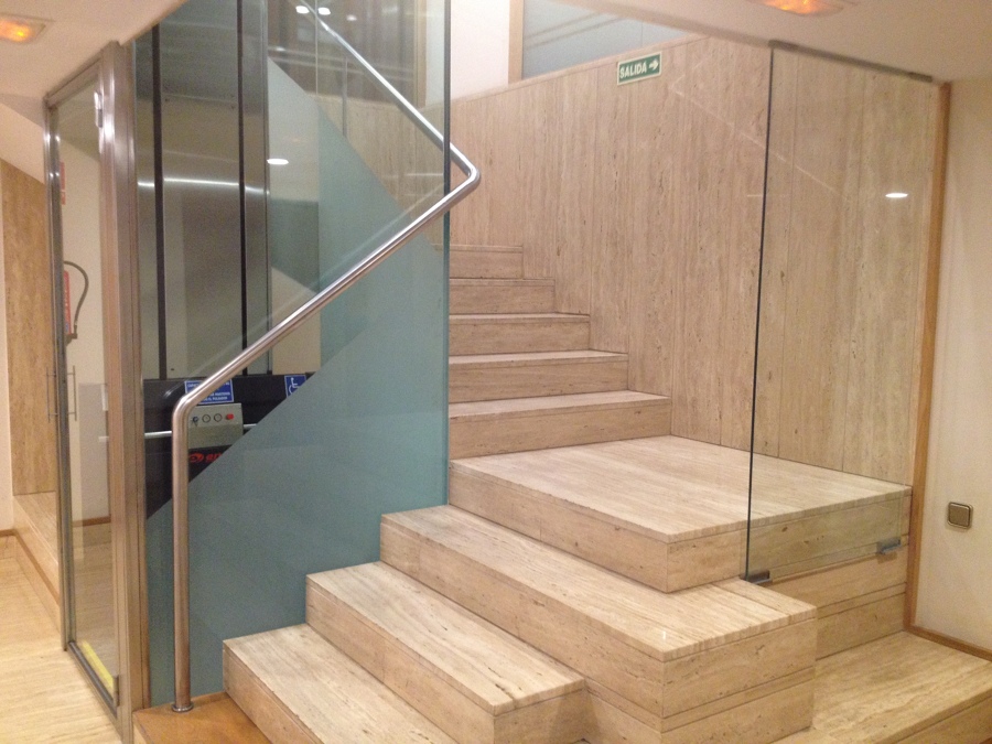 ASCENSOR EN OFICINAS