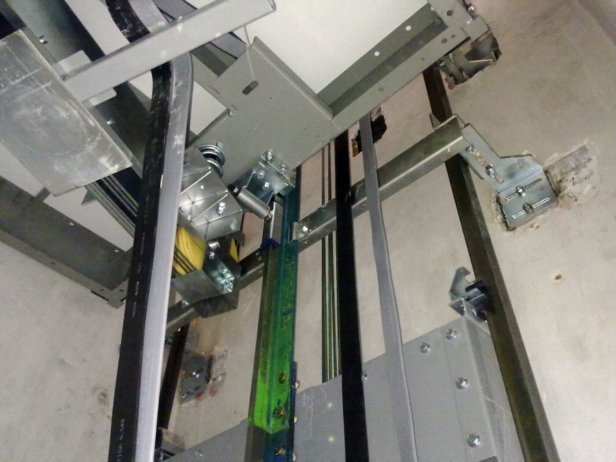 ASCENSORES ALTA TECNOLOGIA ALTO RIESGO