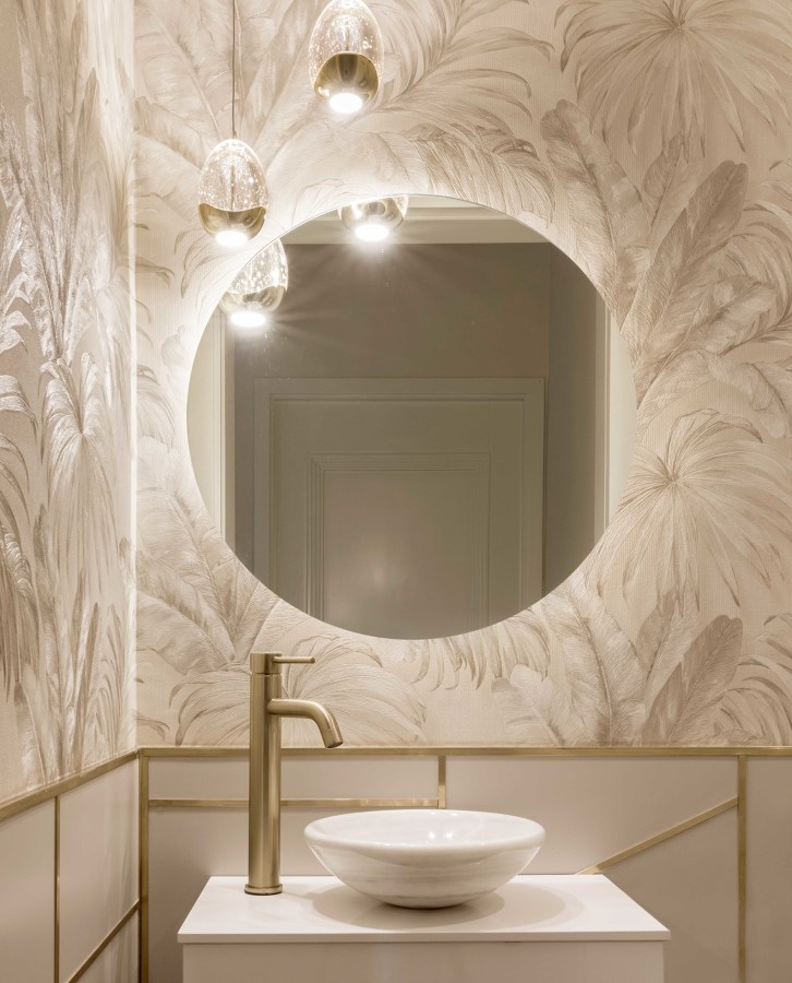 Aseo con papel y latón