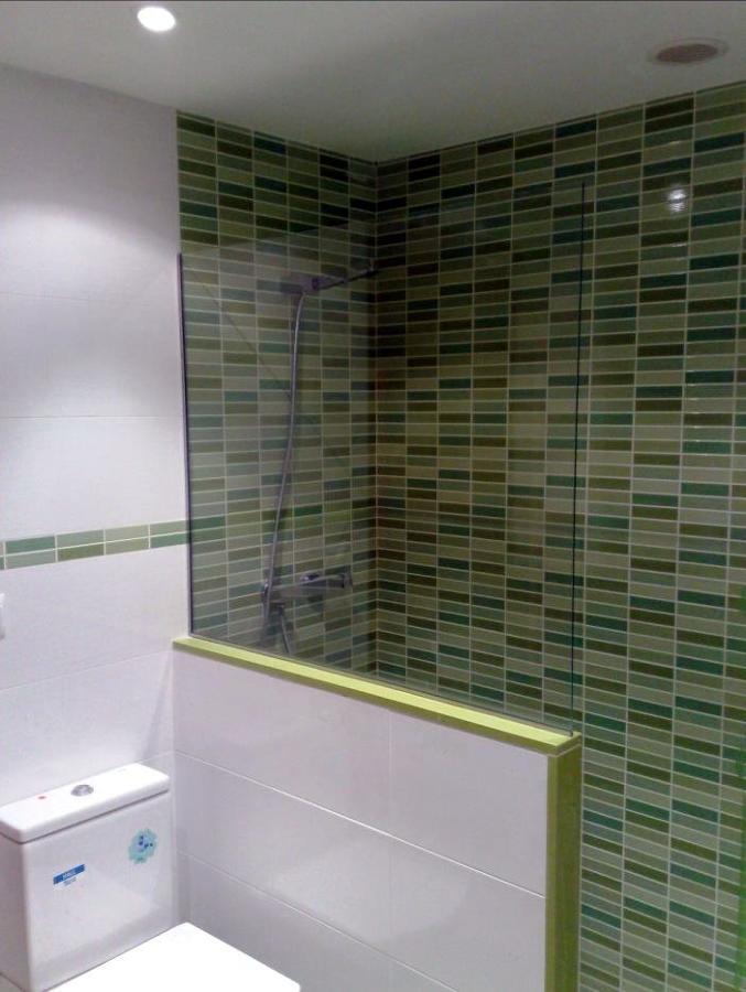 Aseo y ducha para clientes en local comercial dedicado a zona SPA