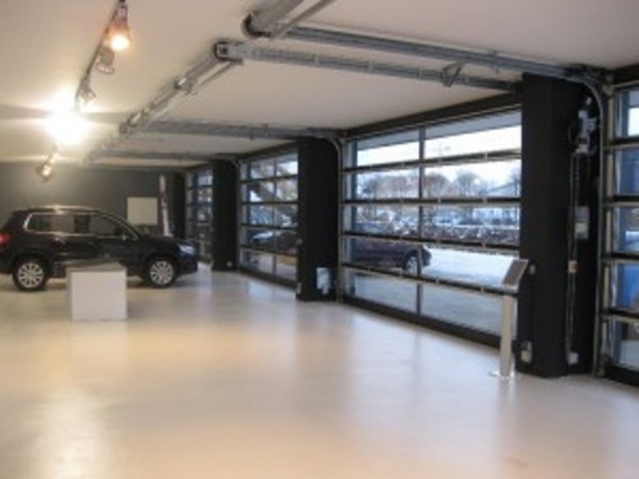 Puerta Seccional de garaje acristalada