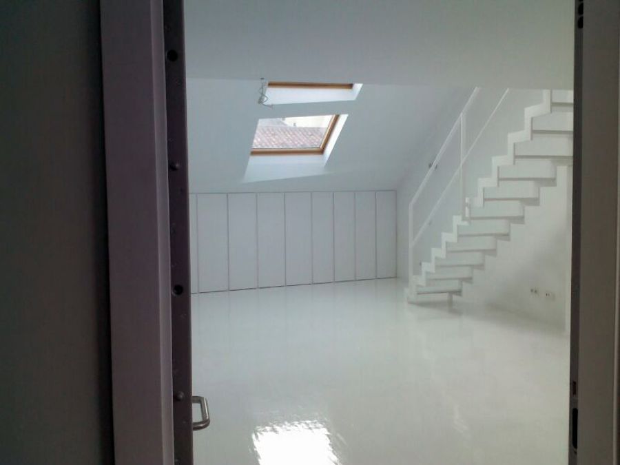 ATICO CON BARNIZ AL AGUA BLANCO