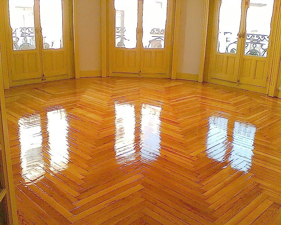 Acuchillado y barnizado calle Atocha