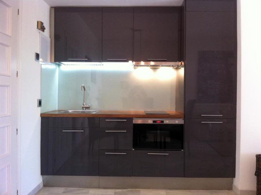 AWO.Cocina en apartamento Low Cost (Puerto Banús)