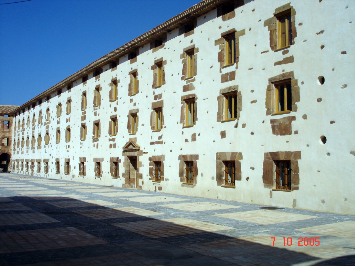 Ayto. de Ezcaraya (La Rioja), ventanas de madera 