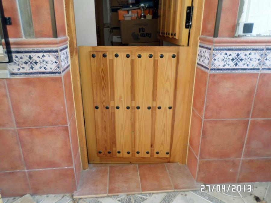 azulejo y puerta de patio 