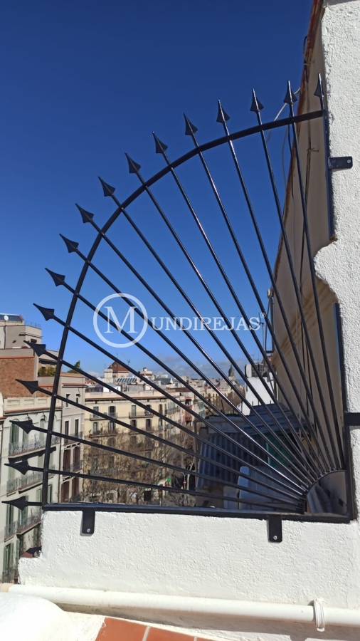 REJA FIJA MEDIA LUNA