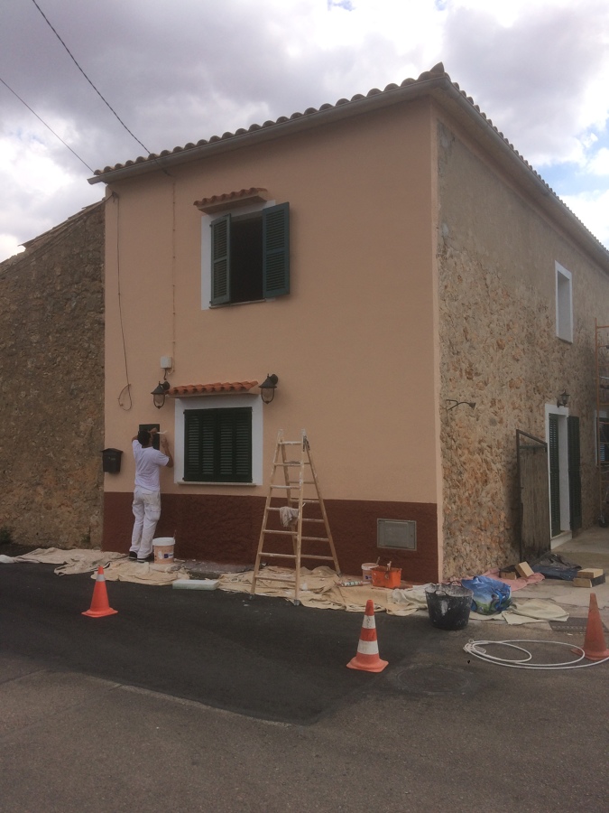Finalización de pintura y restauración de fachada