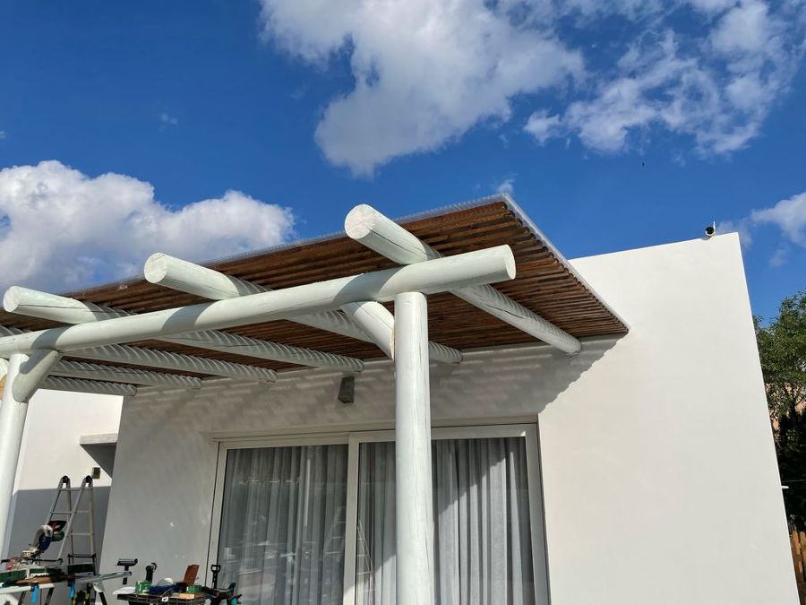 Enlistado de madera y plexiglas. Instalacion