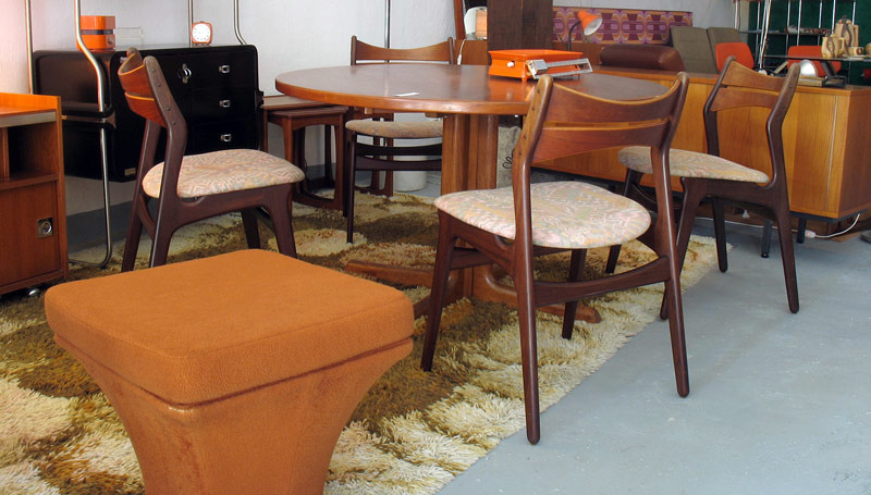 Babia bazar vintage:: una imagen de la tienda en Abril de 2012 