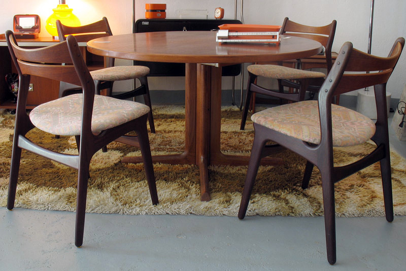 Babia bazar vintage:: una imagen de la tienda en Abril de 2012 