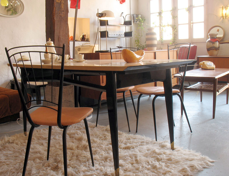 Babia bazar vintage:: una imagen de la tienda en Abril de 2012 