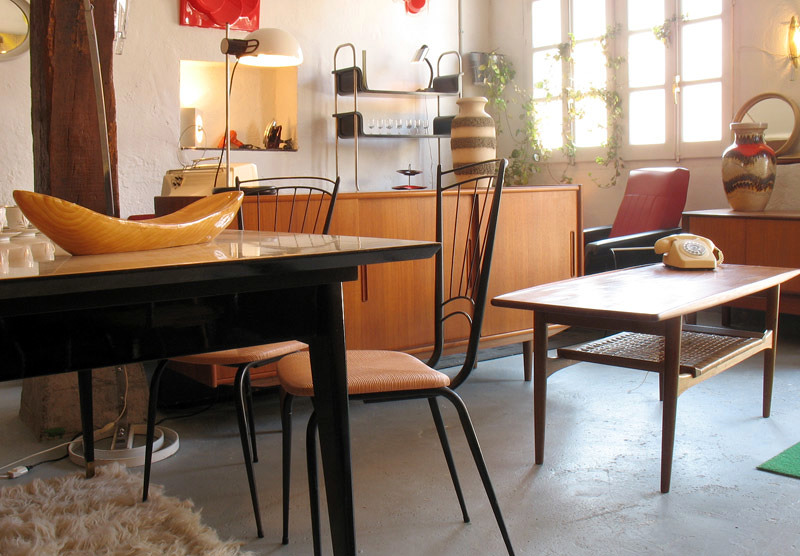 Babia bazar vintage:: una imagen de la tienda en Abril de 2012 