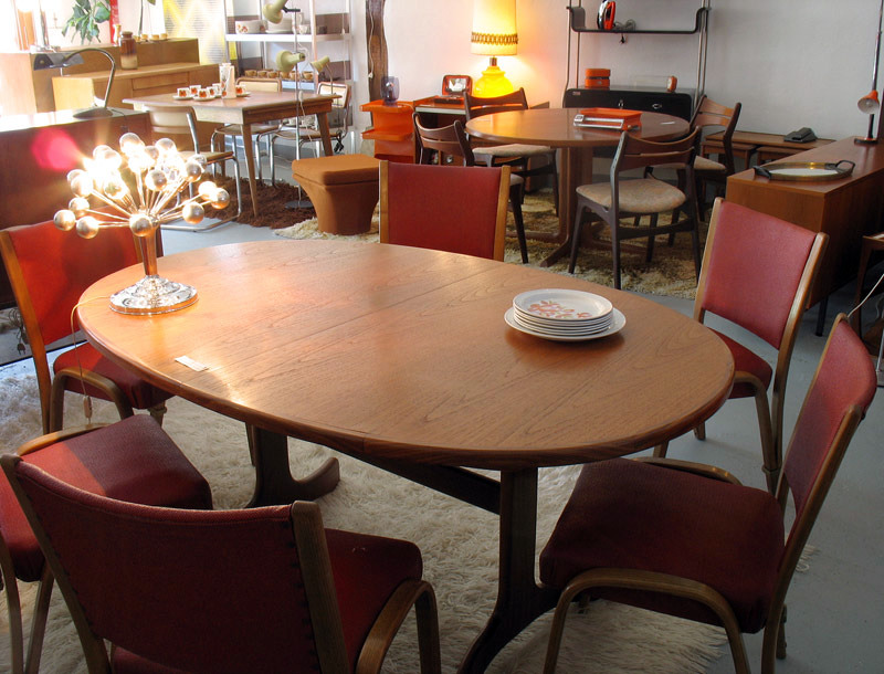 Babia bazar vintage:: una imagen de la tienda en Abril de 2012 