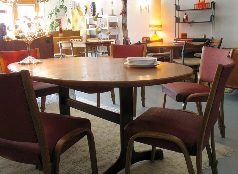 Babia bazar vintage:: una imagen de la tienda en Abril de 2012 