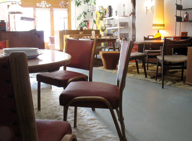 Babia bazar vintage:: una imagen de la tienda en Abril de 2012 