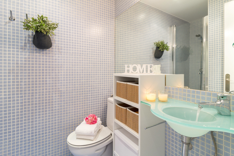 Baño | Bajo Costa Brava | by Carmela Cebrián