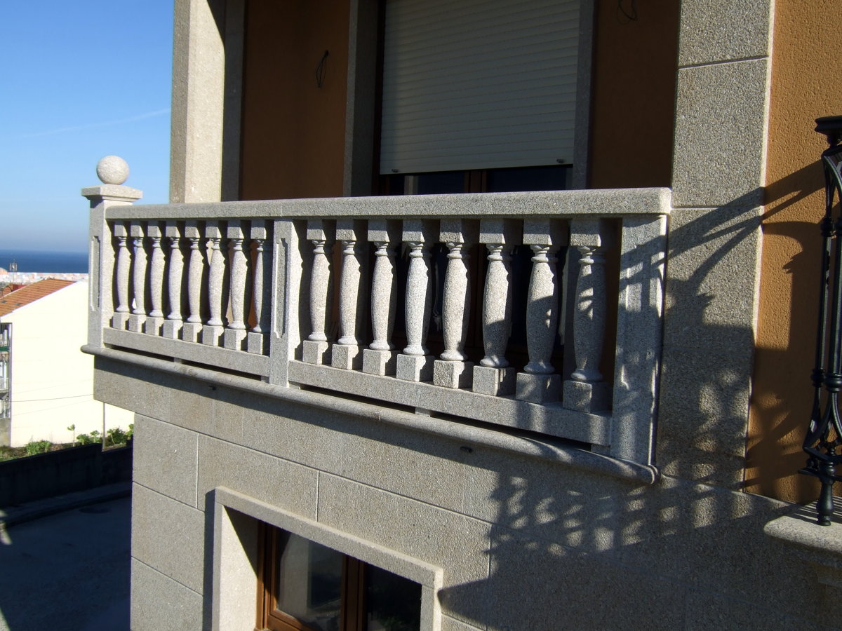 BALAUSTRADA TORNEADA PIEDRA SILVESTRE