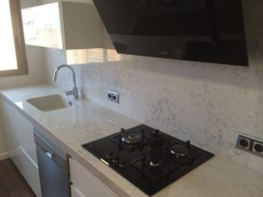 BANCADA DE COCINA EN SILESTONE PULSAR - MARMOLES MONSERRAT 625316705- 960703037
