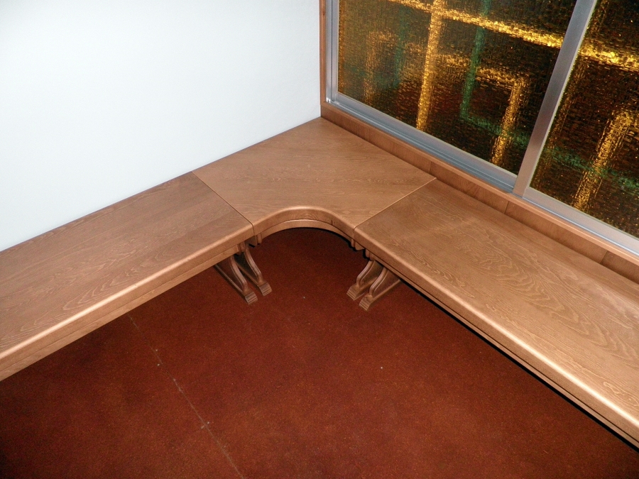 Bancos de madera para un convento