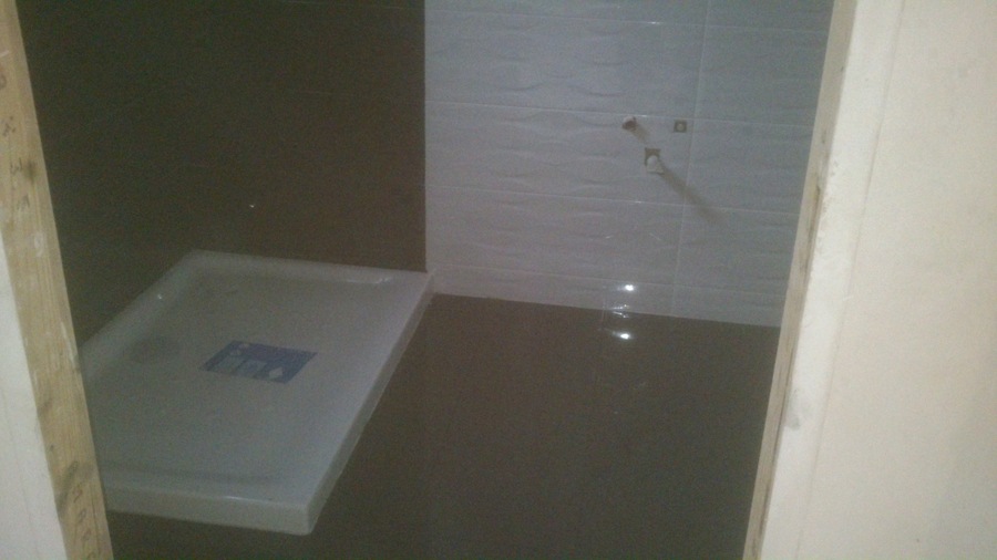 BAÑO A 3 COLORES MODERNO 