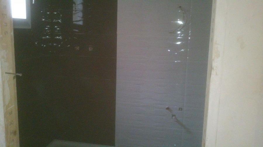 BAÑO A 3 COLORES MODERNO 