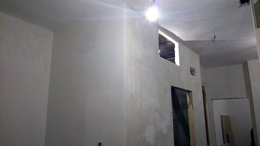 baño con altillo rejistrable