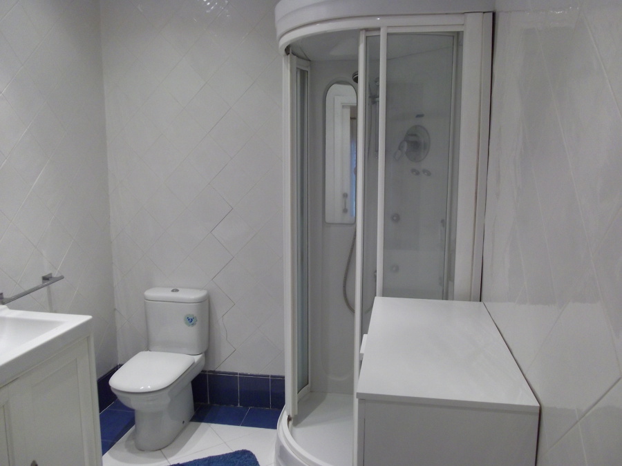 Baño con cabina de hidromasaje