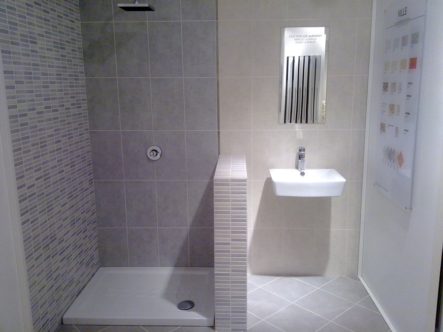 baño con ducha de resinan extraplana