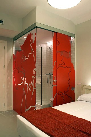 BAÑO DE PAREDES DE CRISTAL